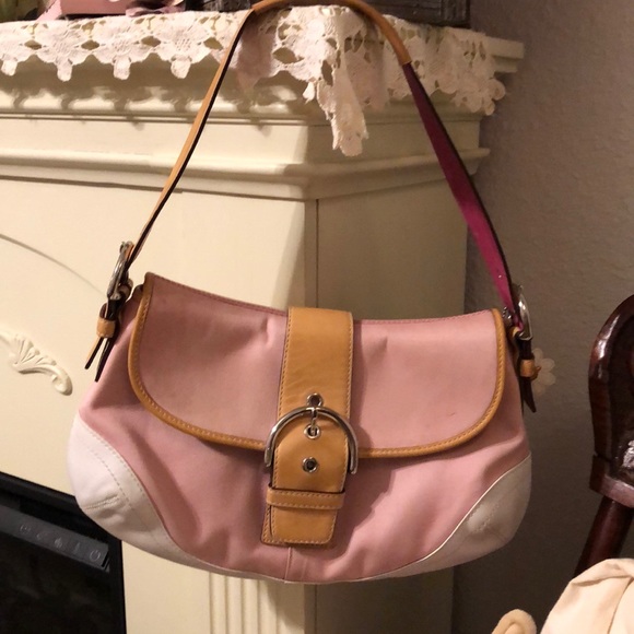 Coach Handbags - RARE COACH SOHO DAISY BAG🌸🌸🌸🌸🌸🌸🌸🌸
